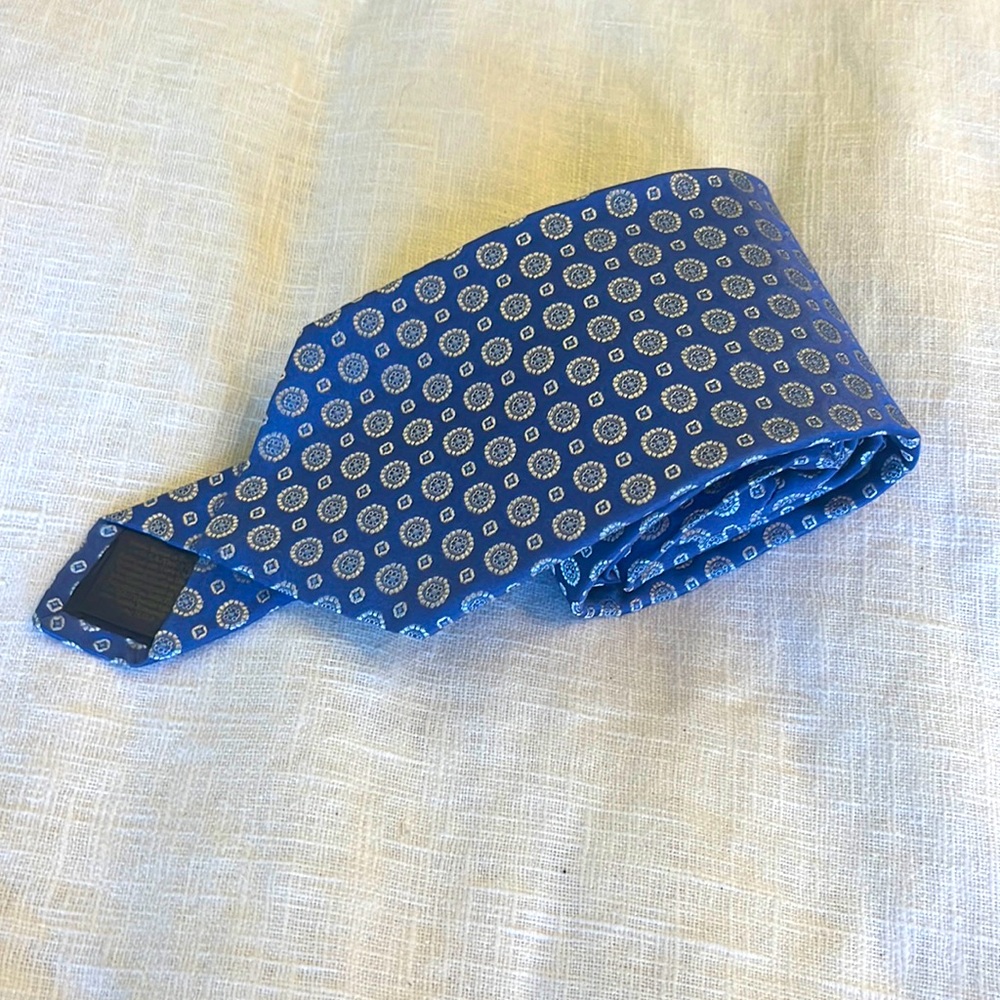 Like new Brooks Brothers tie.